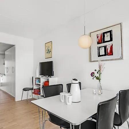 Apartment 1 Bedroom In *