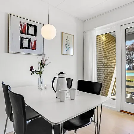 1 Bedroom In Apartment *